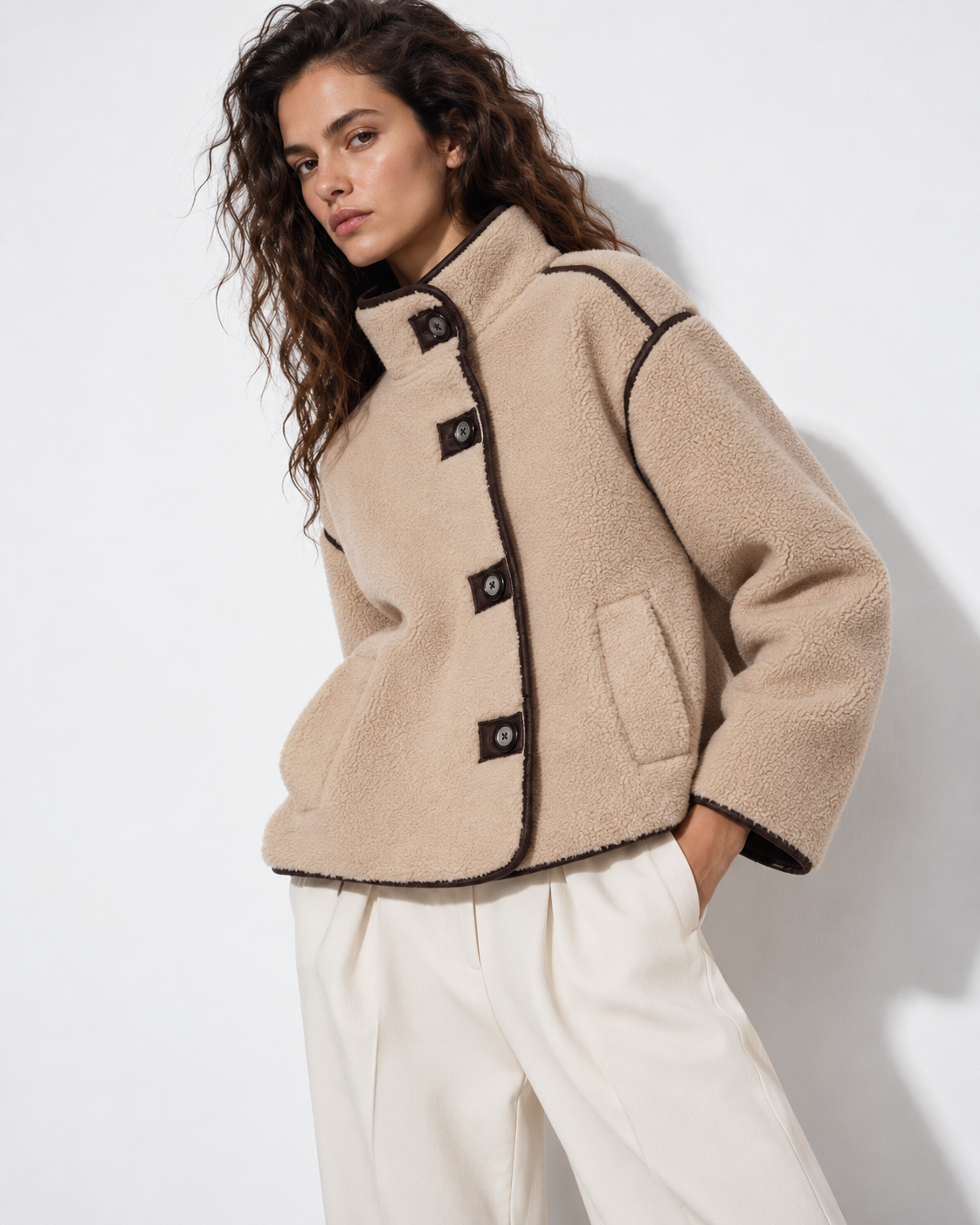 γυναικείο TIFFOSI μπεζ teddy jacket καφέ λεπτομέρειες δερματίνης κουμπιά μπροστινή όψη μοντέλου