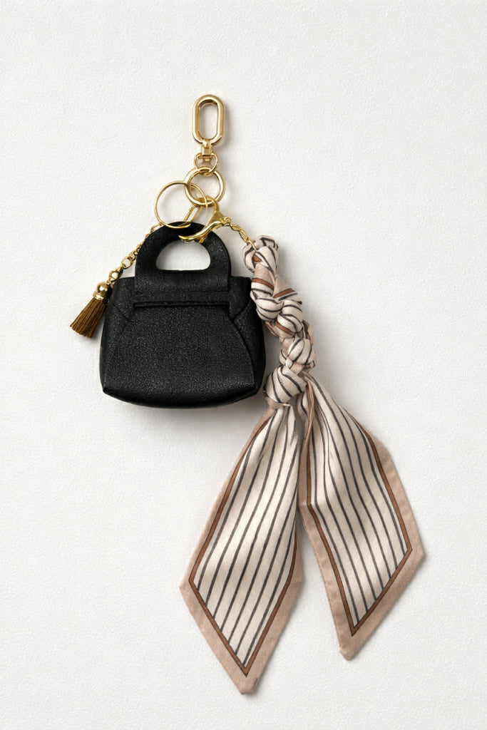 Bag Charm / Μπρελόκ Τσαντάκι Μαύρο με Φουλάρι & Φουντάκι