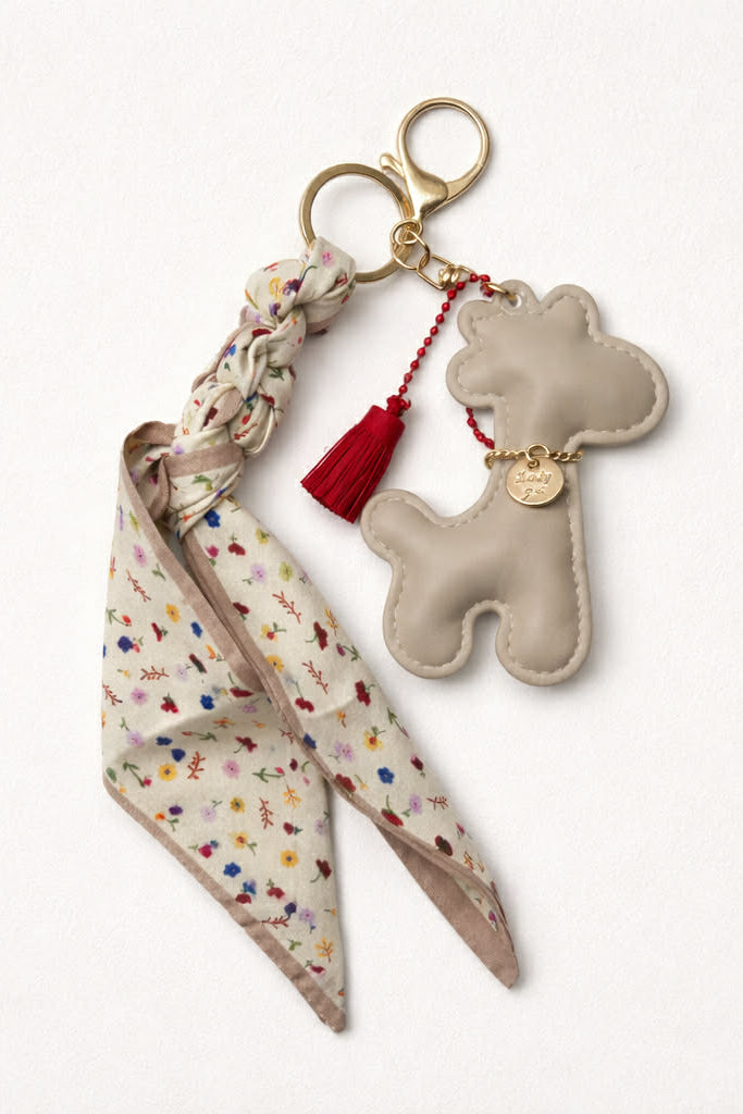 Bag Charm / Μπρελόκ Καμηλοπάρδαλη Μπεζ με Φουλάρι και Φουντάκι