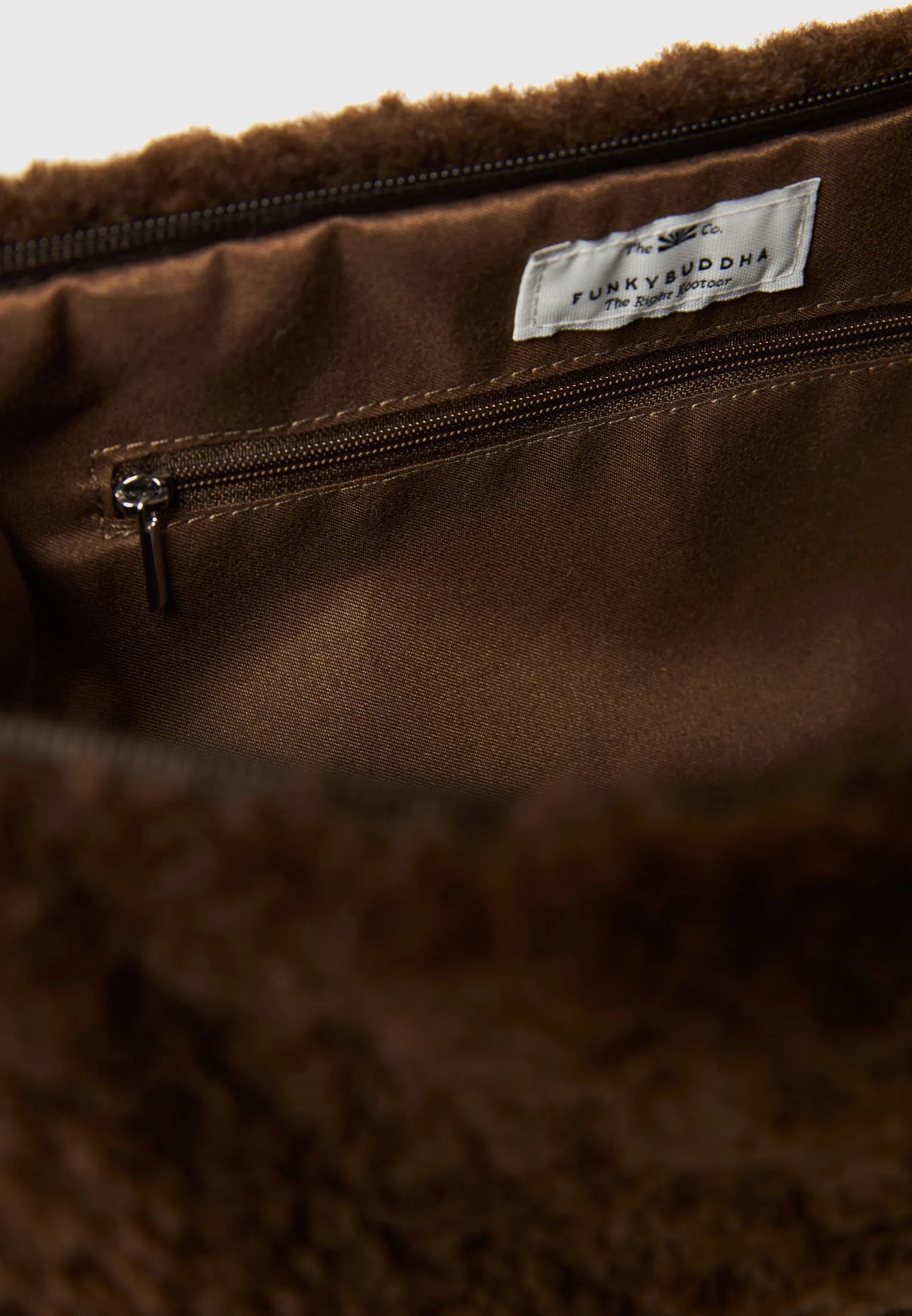 FUNKY BUDDHA Τσάντα Ώμου Faux Fur Καφέ λεπτομέρεια κλεισίματος