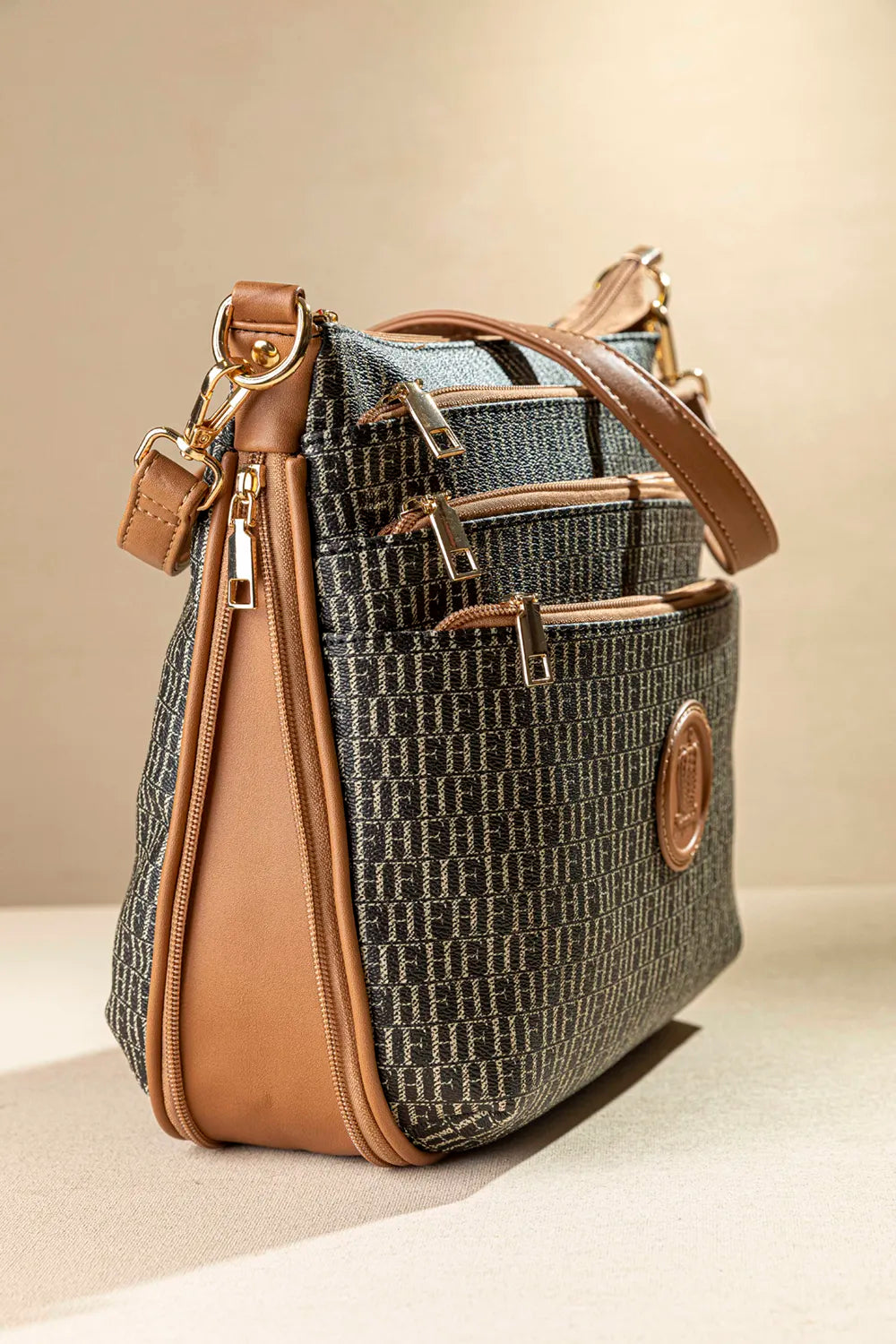 FRAGOLA Τσάντα Ώμου Crossbody Πολλαπλών Θέσεων Logo πλάγια όψη