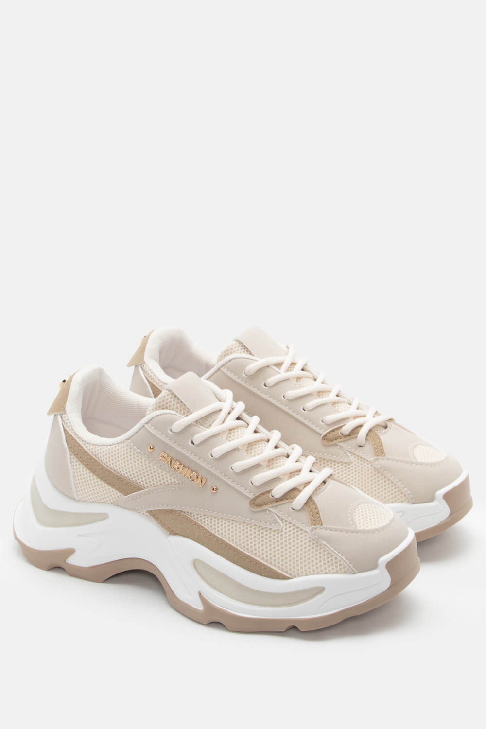Chunky sneakers μπεζ - ζευγάρι παπουτσιών με δίσολη κατασκευή και συνδυασμό υλικών