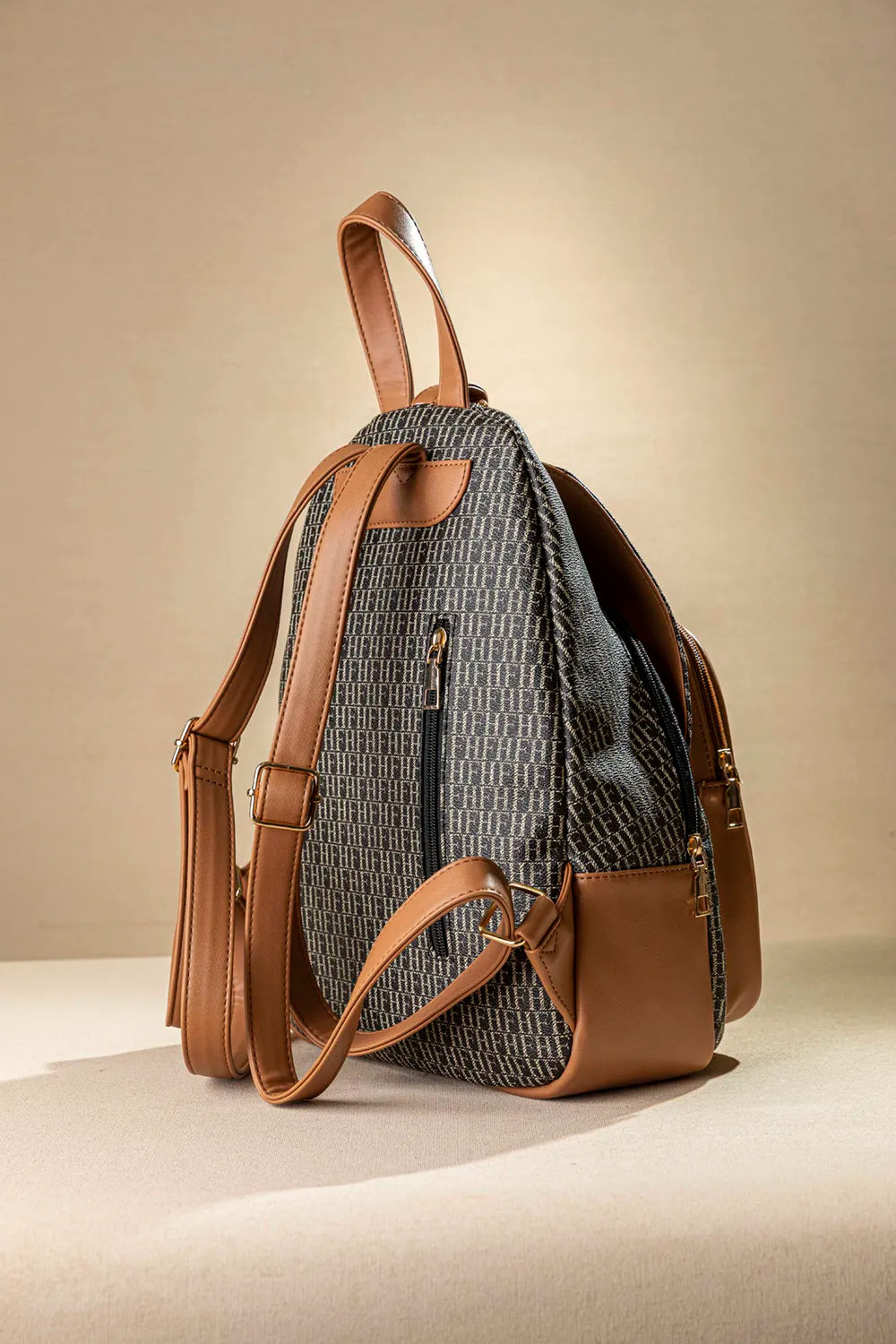 Fragola Backpack με Logo Print και Καφέ Λεπτομέρειες – πίσω όψη με θήκες