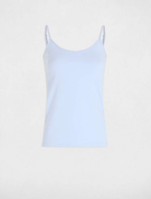 MORGAN γυναικείο basic top με τιράντες σε γαλάζια απόχρωση σε επίπεδη λήψη, διαχρονικό κομμάτι για πολλαπλούς συνδυασμούς