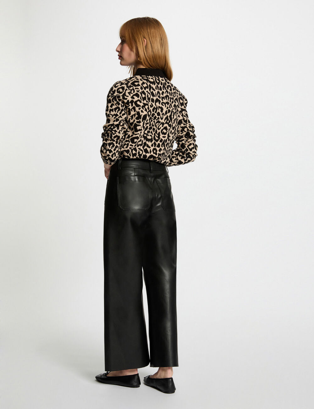 Πίσω όψη γυναικείας ζακέτας με leopard print