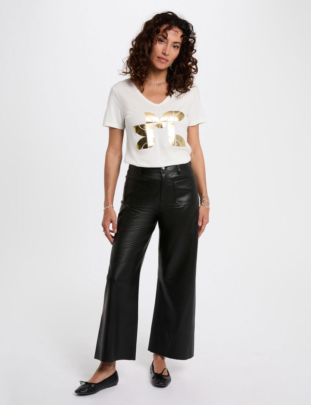 Ολόσωμη εμφάνιση με γυναικείο cropped T-shirt Morgan