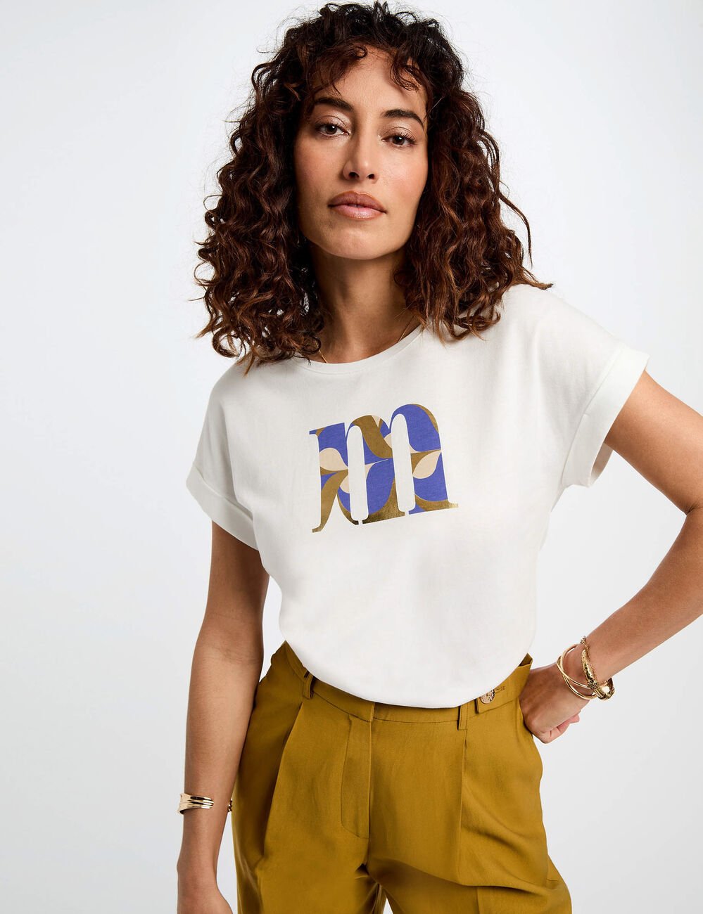 Μπροστινή όψη T-shirt με "M" message