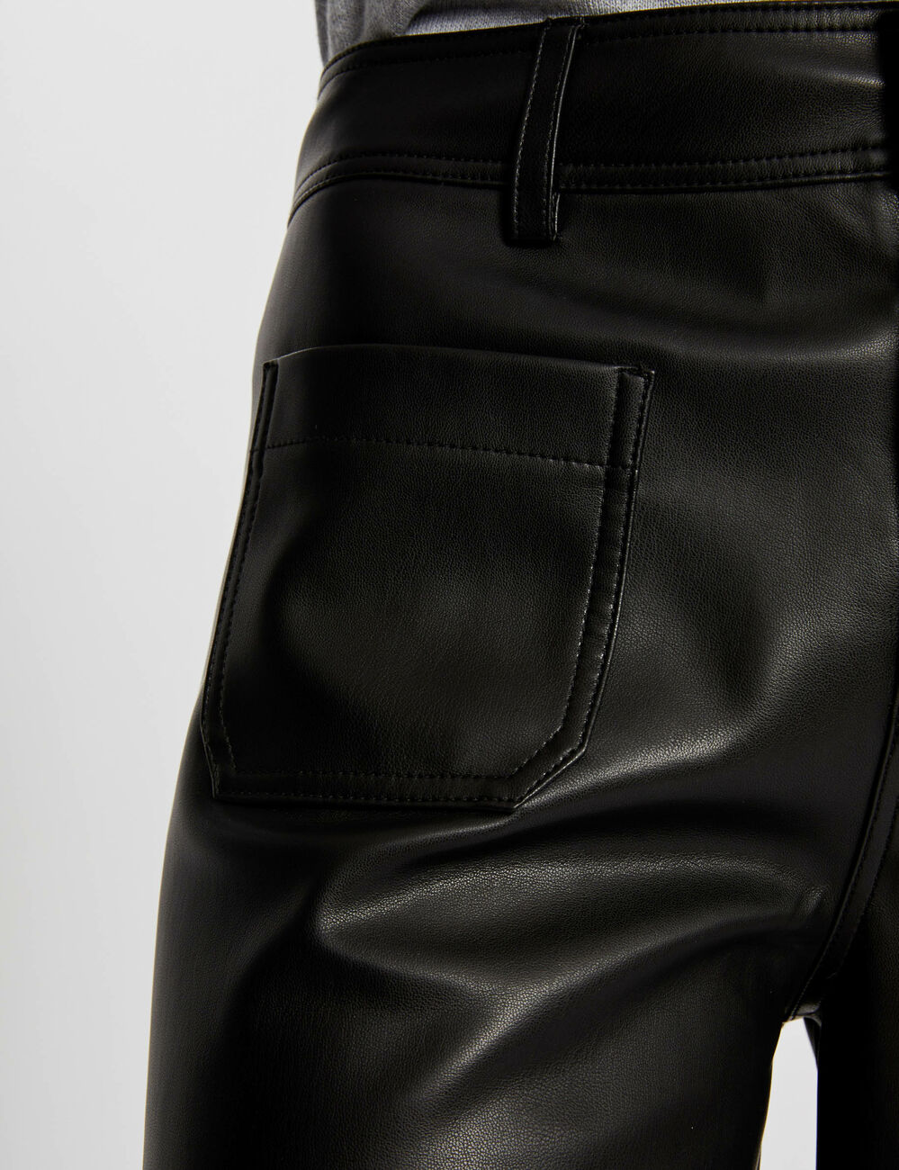 Λεπτομέρεια ζωνοθηκών και τσεπών faux leather παντελονιού