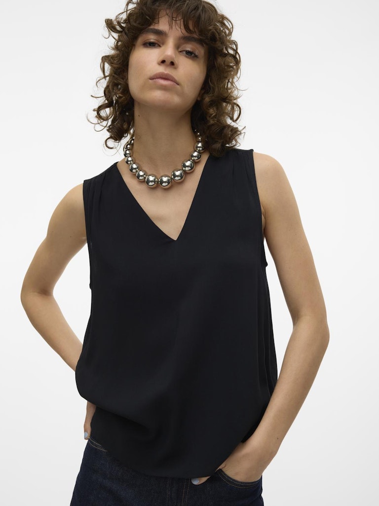 Μαύρη VERO MODA γυναικεία μπλούζα από viscose συνδυασμένη με αξεσουάρ για κομψή εμφάνιση