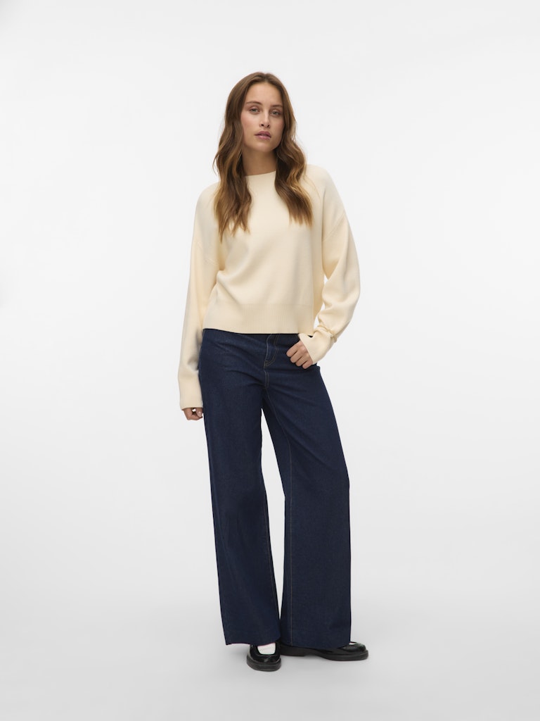 Ολόσωμη εμφάνιση με γυναικείο basic πουλόβερ Vero Moda
