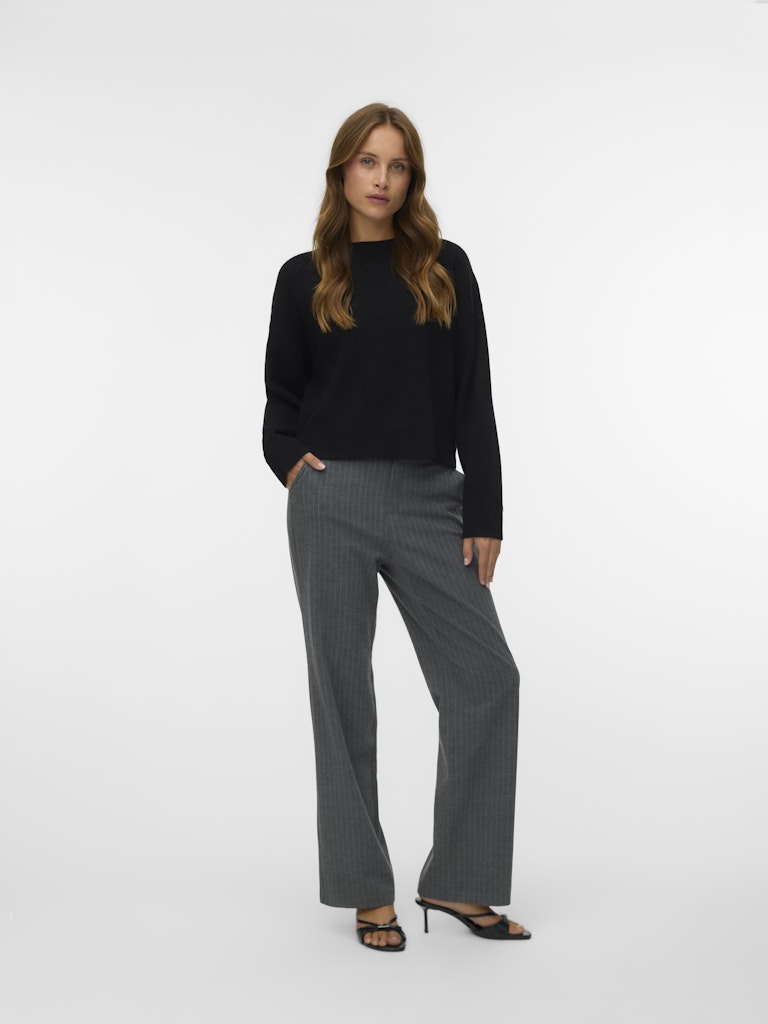 Ολόσωμη εμφάνιση με γυναικείο basic πουλόβερ Vero Moda