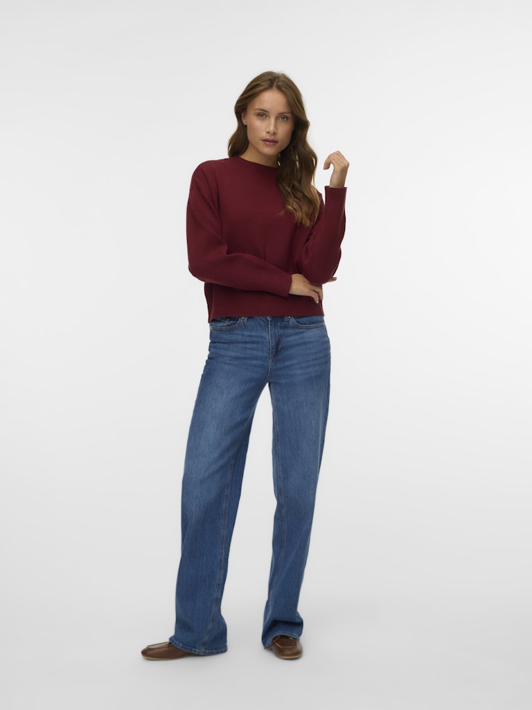 Ολόσωμη εμφάνιση με γυναικείο basic πουλόβερ Vero Moda