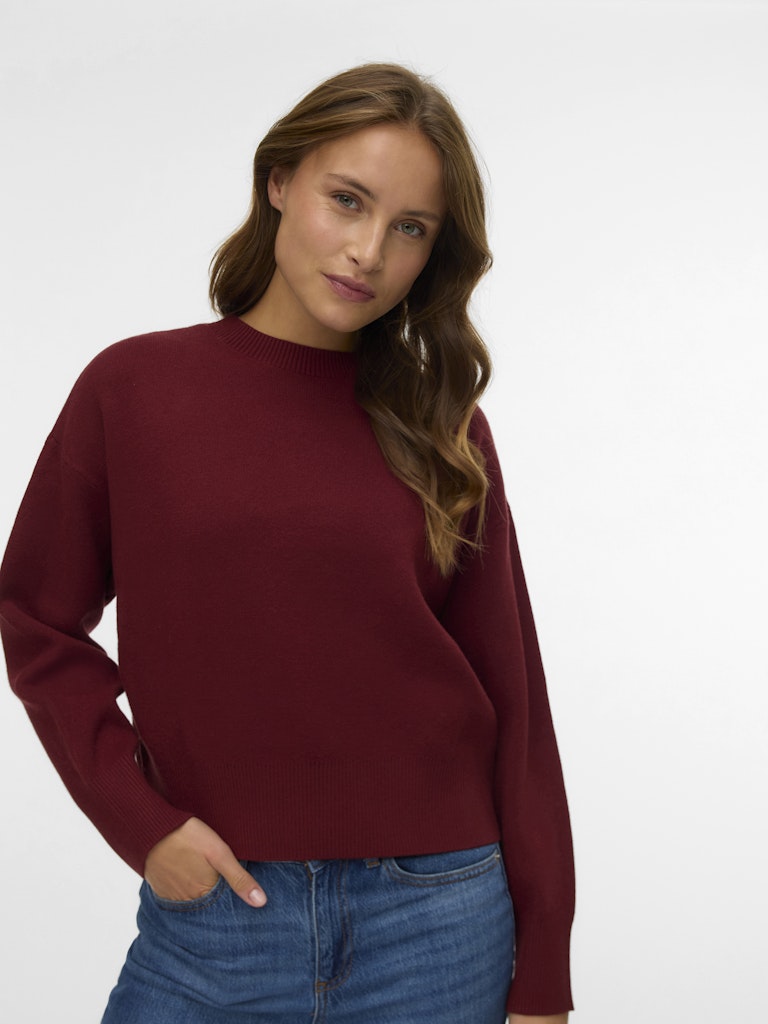 Μπροστινή όψη basic πουλόβερ βουργουνδί με dropped shoulders