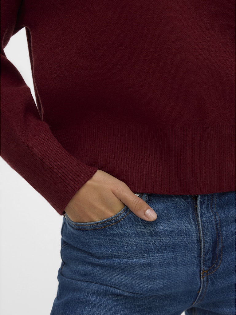 Λεπτομέρεια ribbed μανσετών basic πουλόβερ