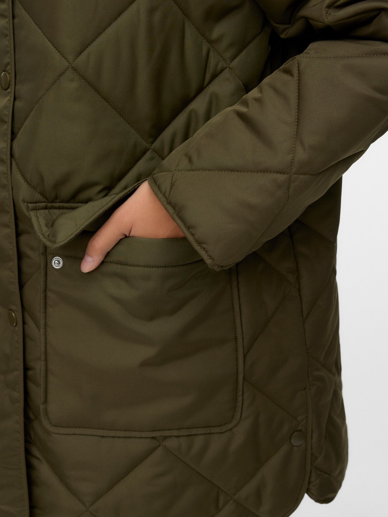 VERO MODA Γυναικείο Μακρύ Καπιτονέ Μπουφάν Χακί - λεπτομέρεια τσέπης