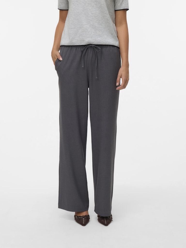 Μπροστινή όψη γυναικείου wide leg παντελονιού Vero Moda
