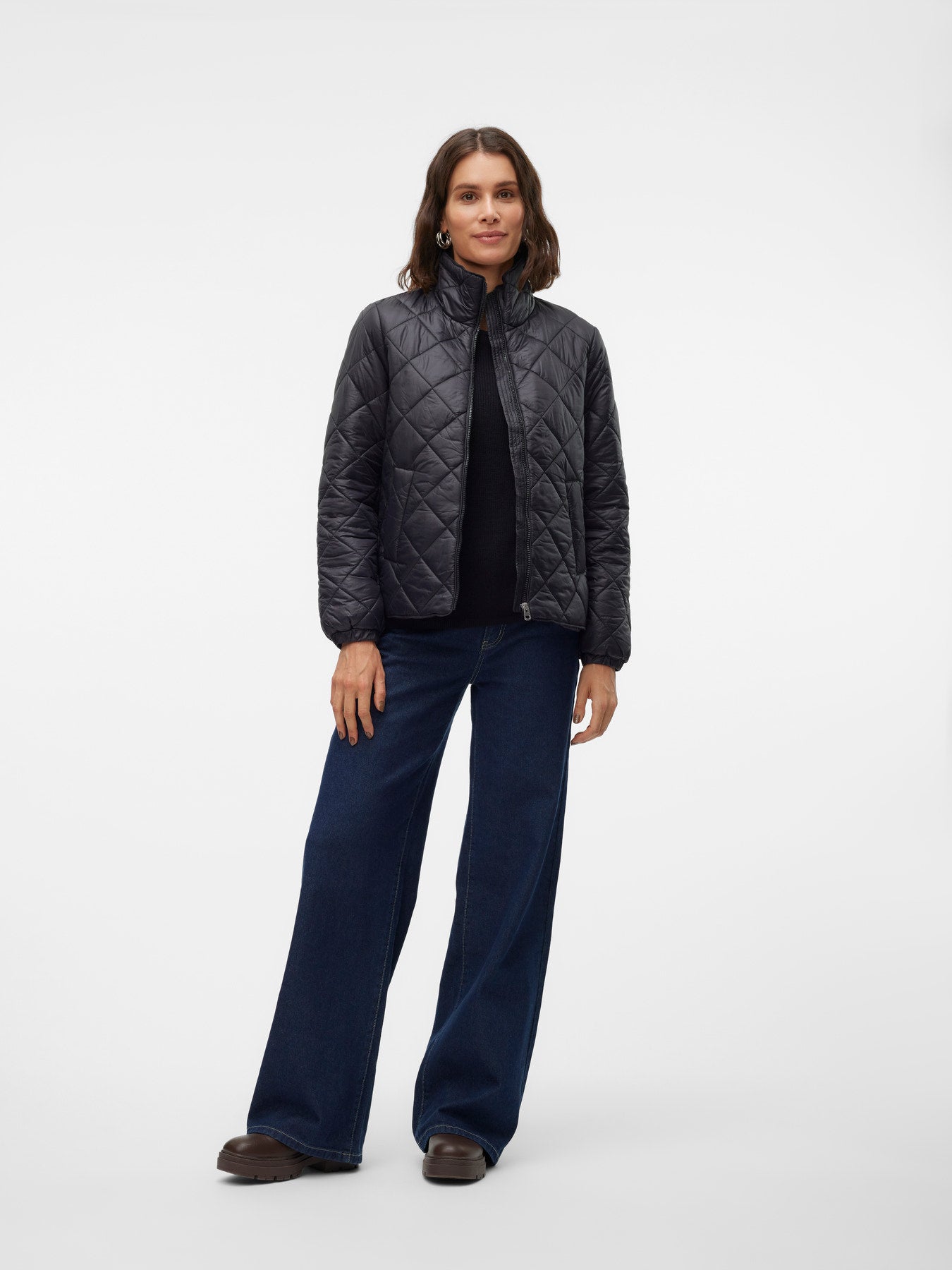 VERO MODA Puffer Μπουφάν - ολόσωμη εμφάνιση