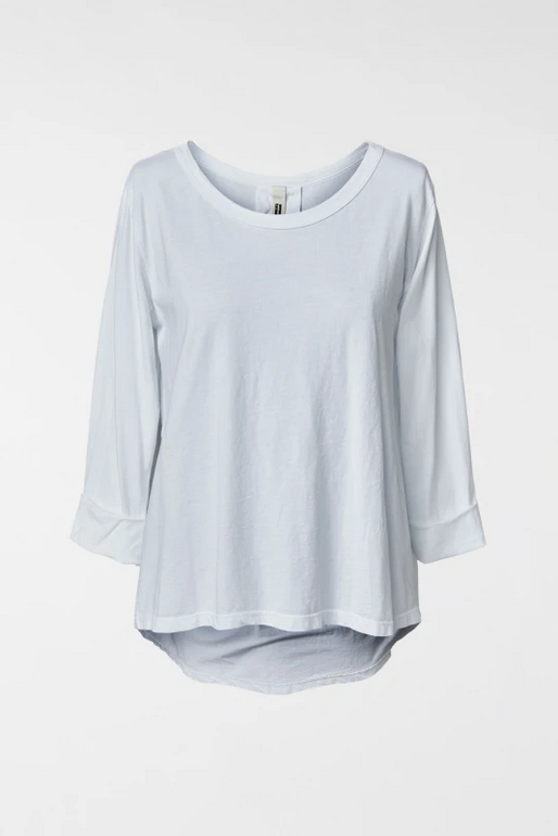 Wendy Trendy Γυναικεία ασύμμετρη μπλούζα από βαμβακερό ύφασμα σε λευκό χρώμα με κουφόπιετα στη μέση της πλάτης