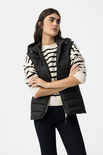 Αμάνικο Μπουφάν Καπιτονέ με Κουκούλα