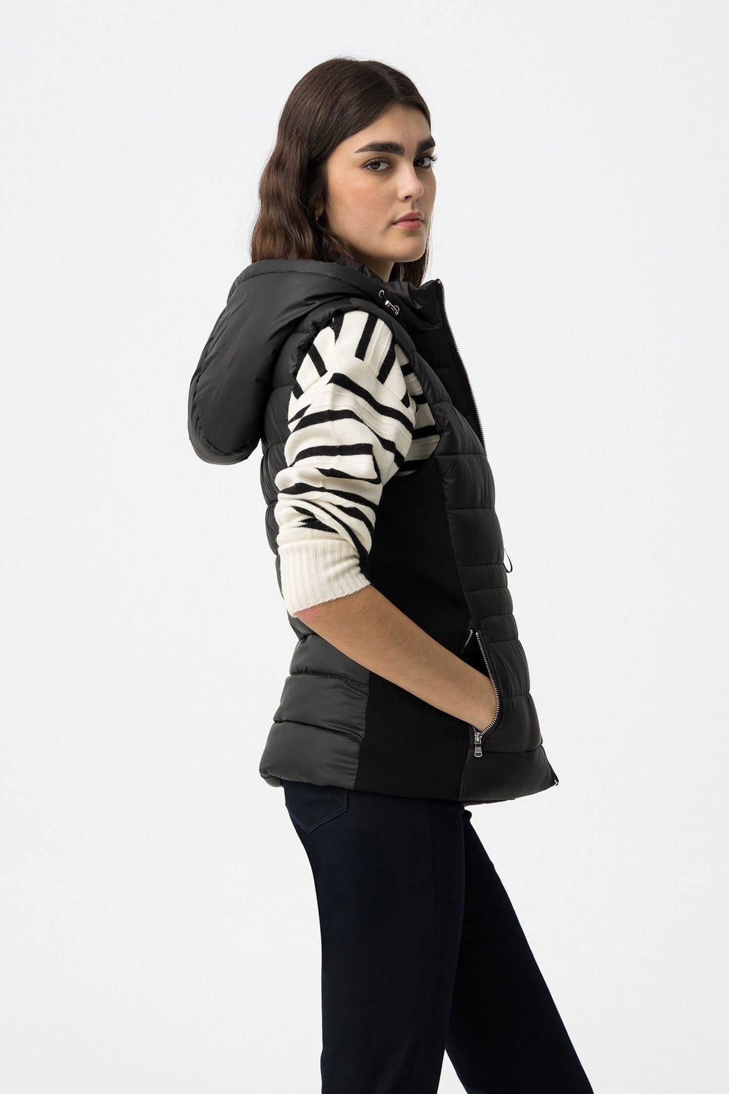 Αμάνικο Μπουφάν Καπιτονέ με Κουκούλα