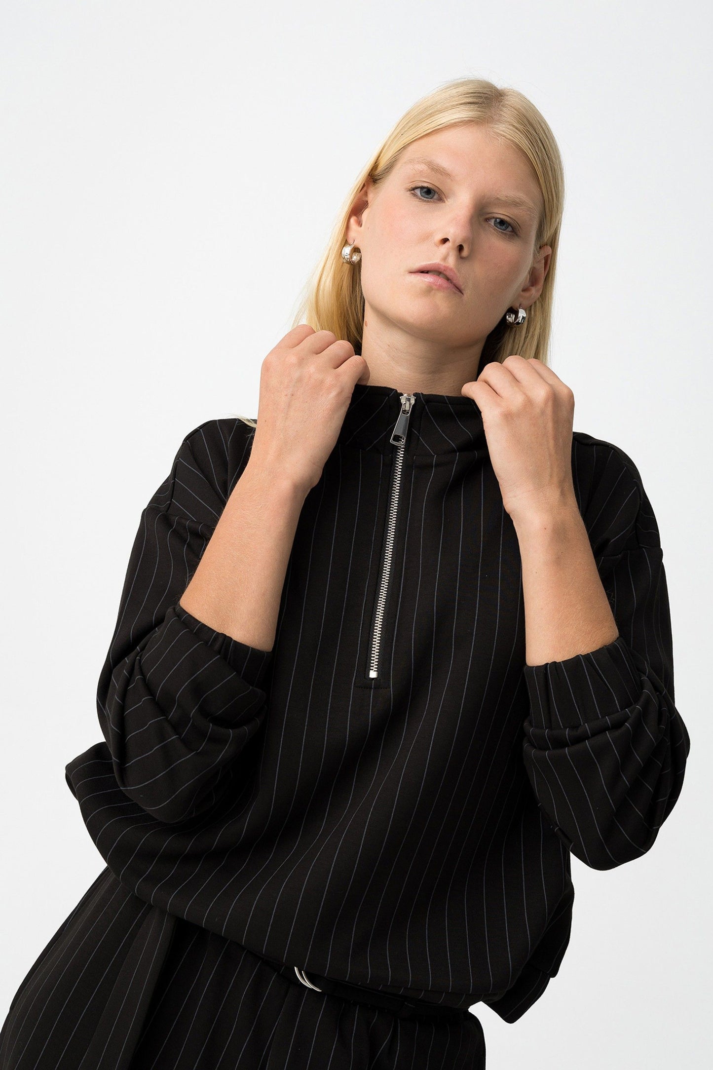 IFFOSI Γυναικείο Φούτερ Relaxed Fit Half-Zip Ριγέ Μαύρο Λευκό μπροστινή όψη