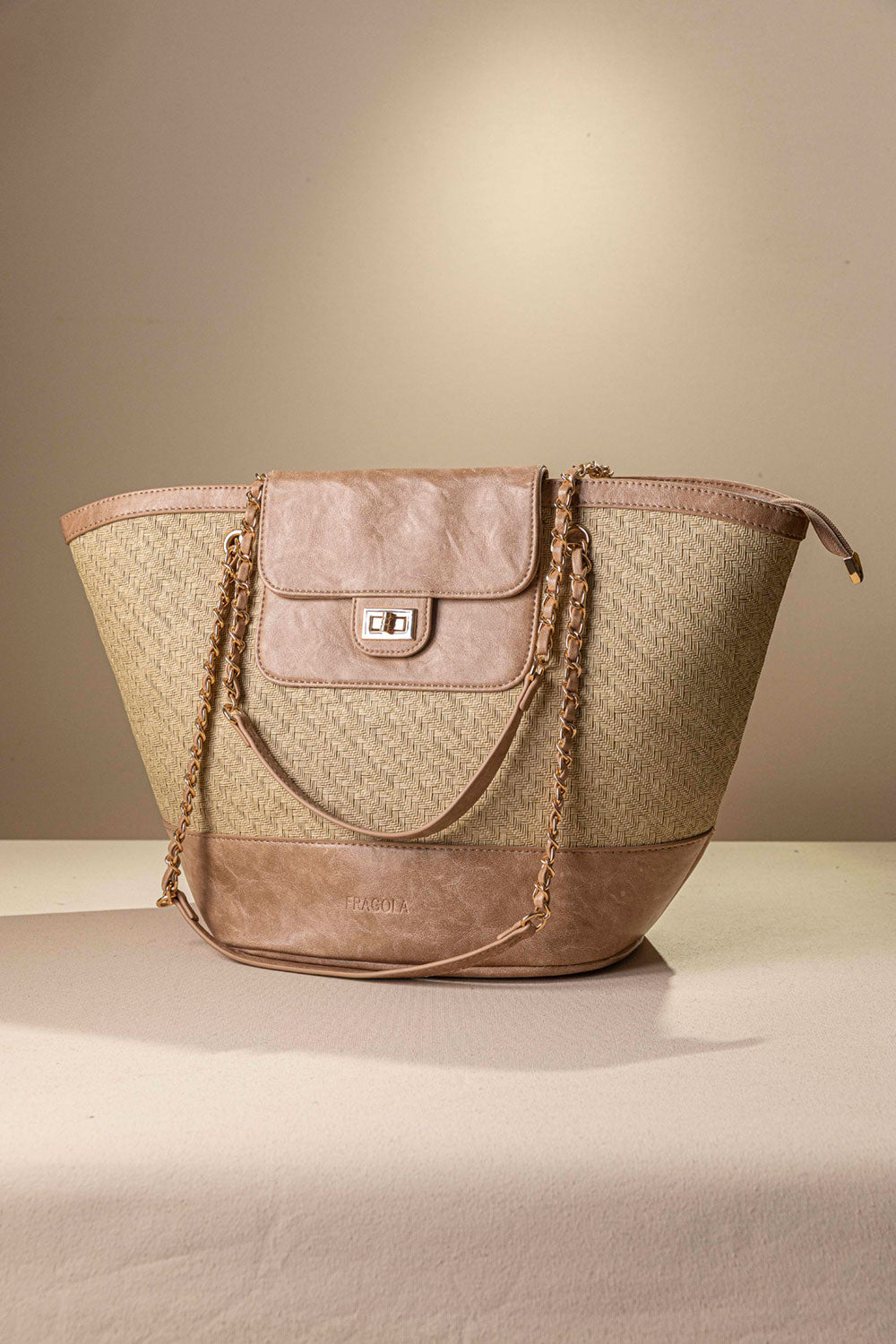 Shopper τσάντα ώμου με υφή ψάθας