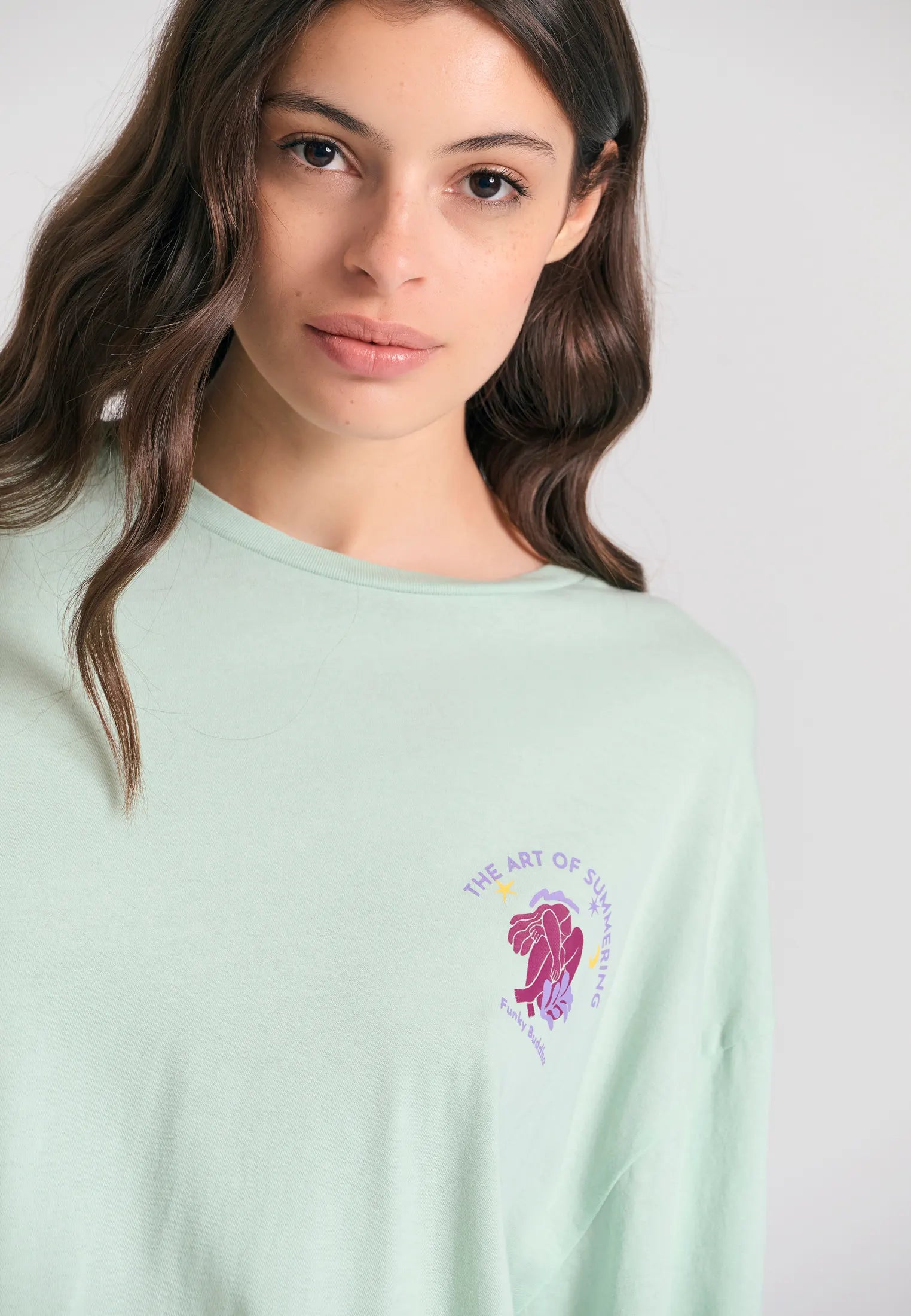  Άνετη artistic εμφάνιση με FUNKY BUDDHA loose fit t-shirt
