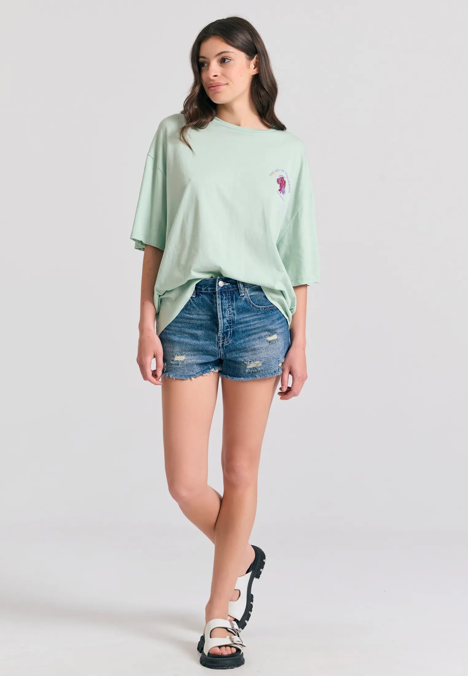 Casual oversized styling με FUNKY BUDDHA photographic print t-shirt