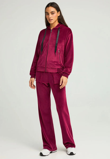 Funky Buddha Γυναικεία Μπορντό Βελουτέ Ζακέτα με Κουκούλα και φερμουάρ ολόσωμη εμφάνιση