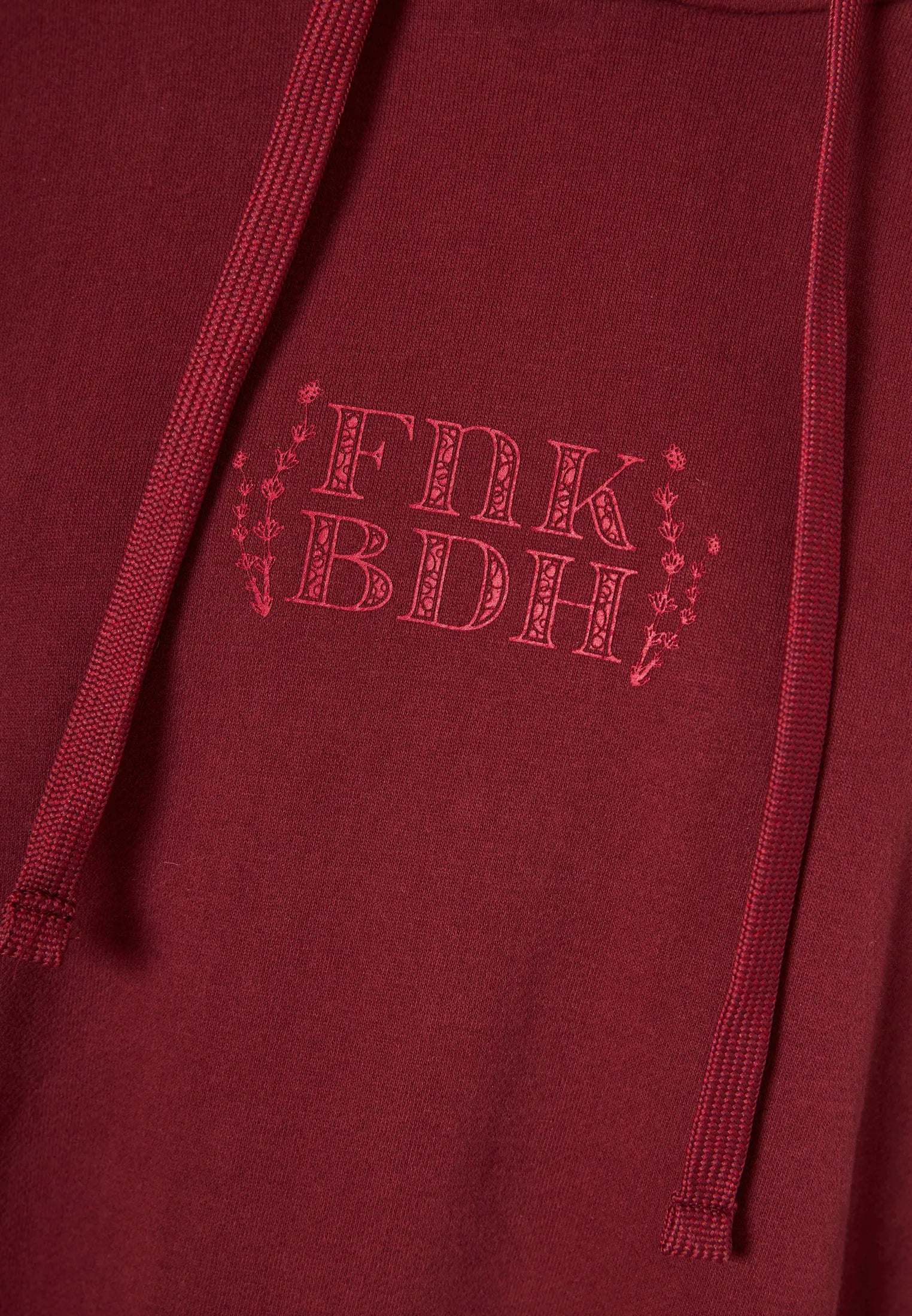 FUNKY BUDDHA Oversized Φούτερ Κουκούλα Βοτανικό Τύπωμα Μπορντώ λεπτομέρεια τύπωμα λογότυπο μπροστινή όψη