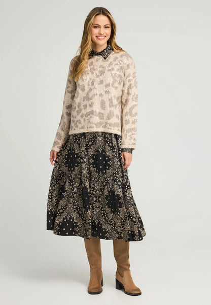 Funky Buddha γυναικείο εκρού λεοπάρ πλεκτό πουλόβερ με παγιέτες ολόσωμη εμφάνιση