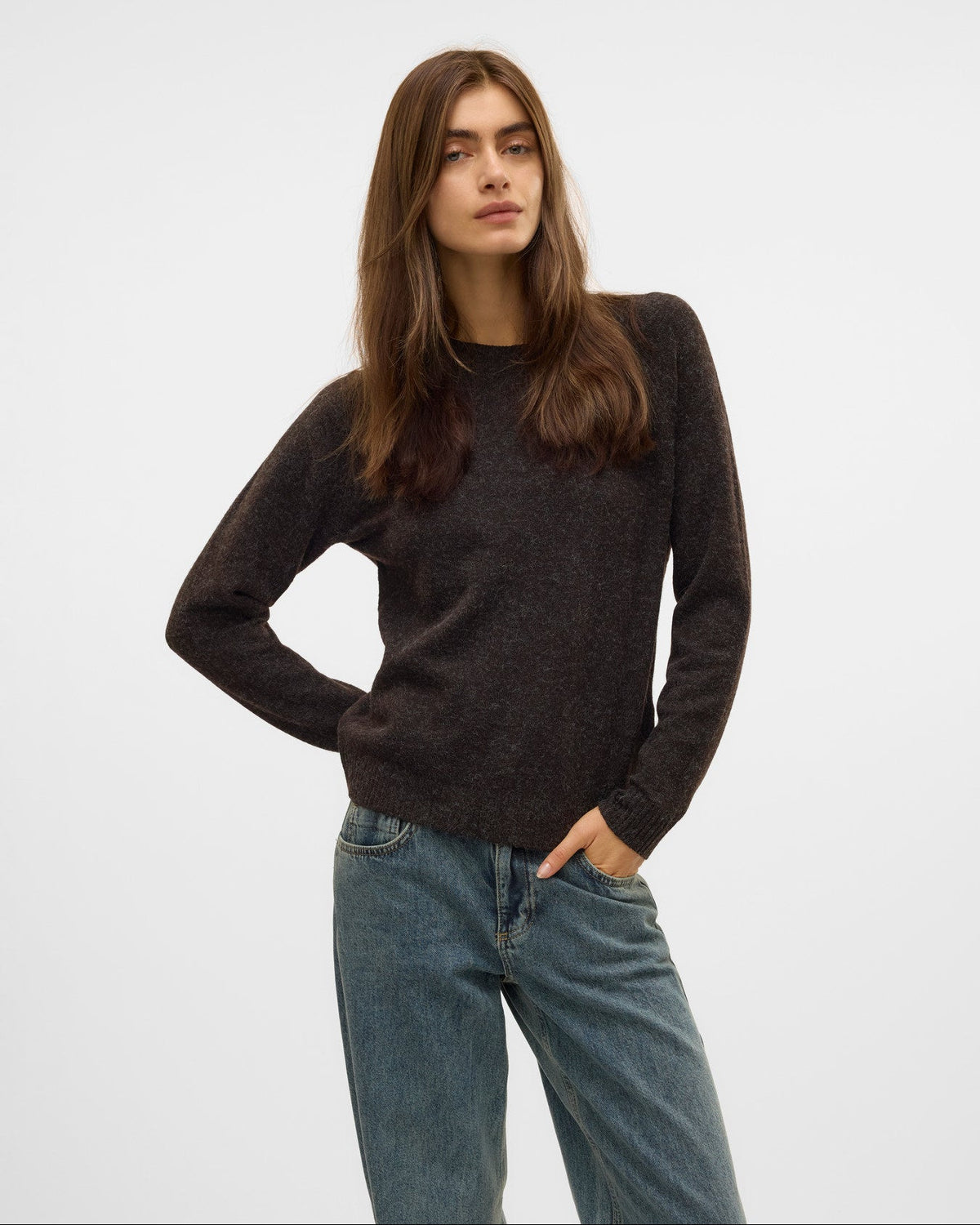 Vero Moda γυναικεία πλεκτή μπλούζα σε καφέ μελανζέ μπροστινή όψη