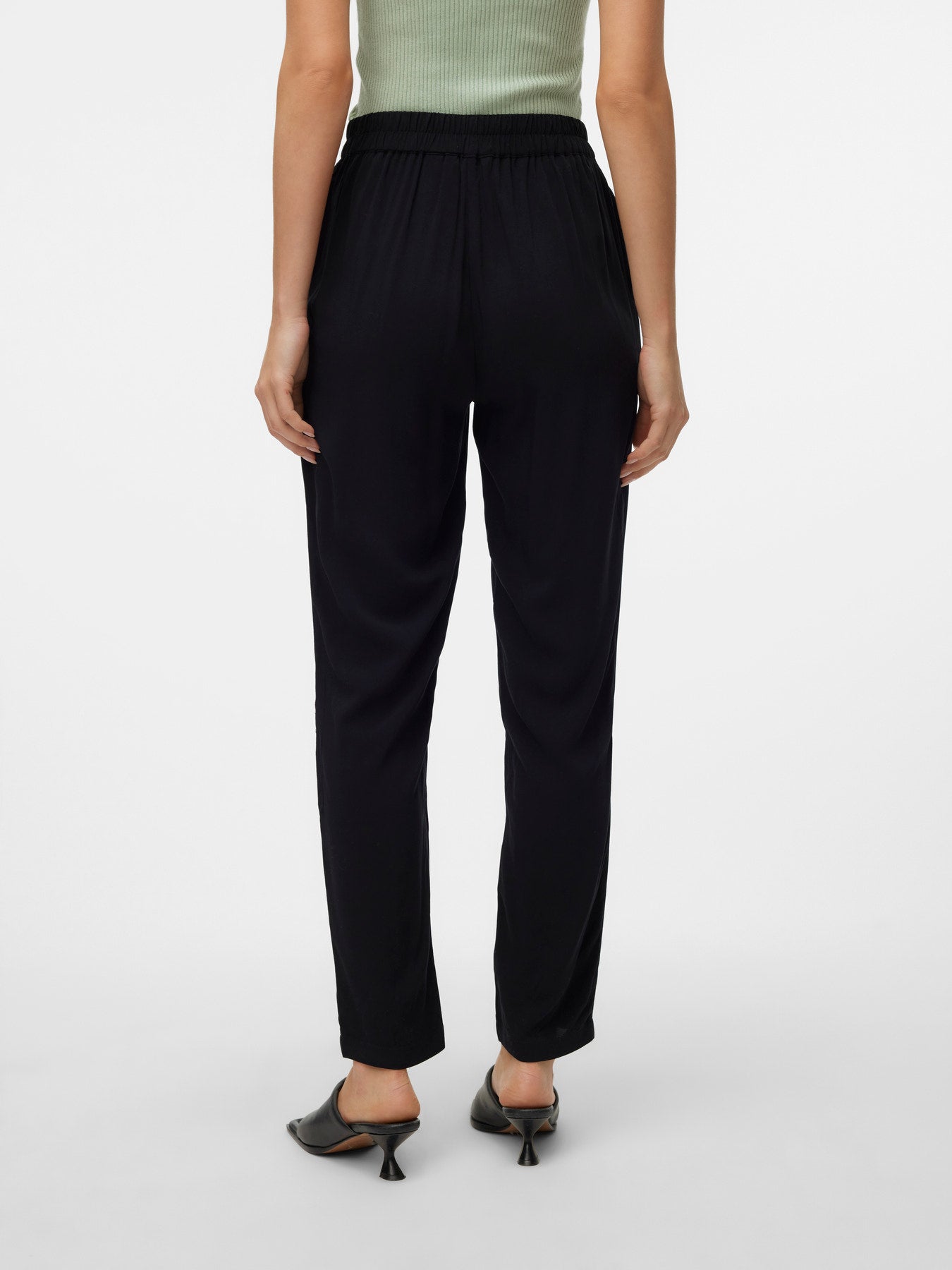 VERO MODA Παντελόνα Loose Fit Κανονική Μέση Λάστιχο Κορδόνι Μαύρη πίσω όψη