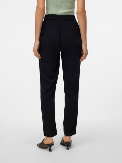 VERO MODA Παντελόνα Loose Fit Κανονική Μέση Λάστιχο Κορδόνι Μαύρη πίσω όψη