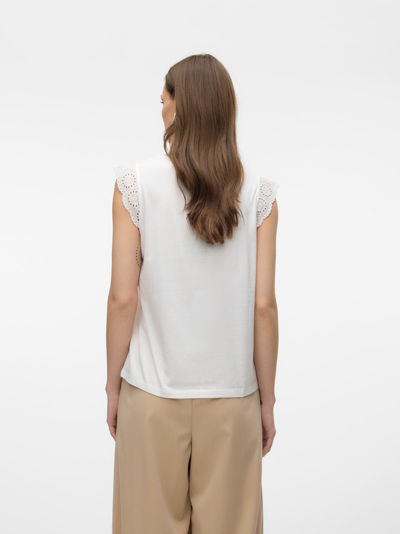 VERO MODA T-shirt Αμάνικο Οργανικό Βαμβάκι Δαντέλα στον Ώμο Λευκό πίσω όψη