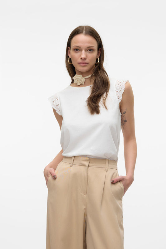 VERO MODA T-shirt Αμάνικο Οργανικό Βαμβάκι Δαντέλα στον Ώμο Λευκό μπροστινή όψη