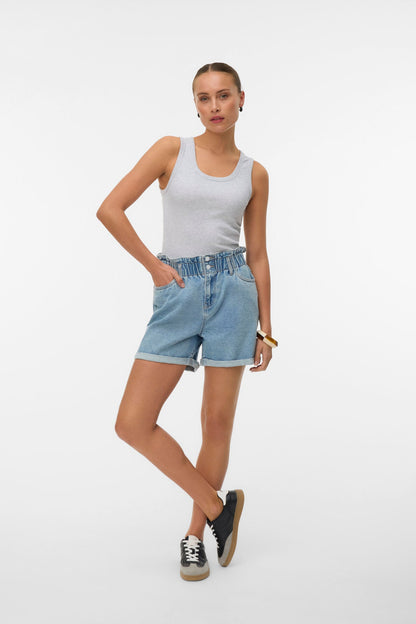 VERO MODA Σορτς Τζιν Ψηλόμεσο Loose Fit Light Blue Denim ολόσωμη εμφάνιση μπροστινή όψη