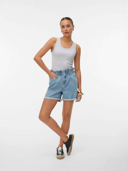 VERO MODA Σορτς Τζιν Ψηλόμεσο Loose Fit Light Blue Denim ολόσωμη εμφάνιση μπροστινή όψη