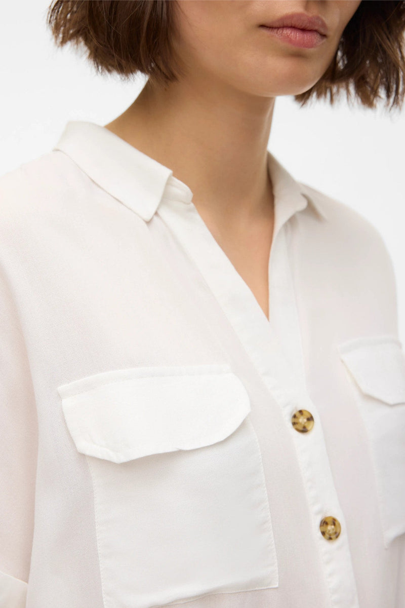 VERO MODA γυναικείο λευκό πουκάμισο από 100% LENZING™ ECOVERO™ Viscose λεπτομέρεια γιακά V λαιμόκοψη