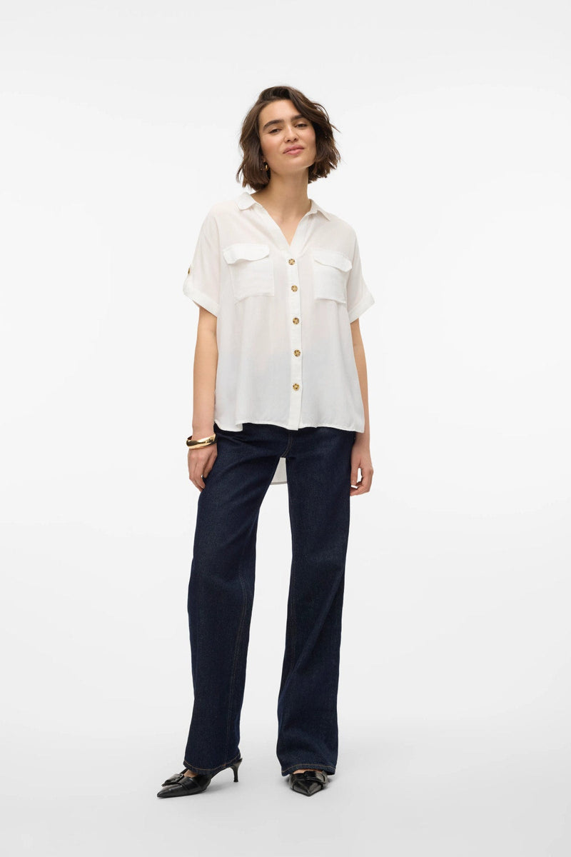 VERO MODA γυναικείο λευκό πουκάμισο από 100% LENZING™ ECOVERO™ Viscose ολόσωμη εμφάνιση