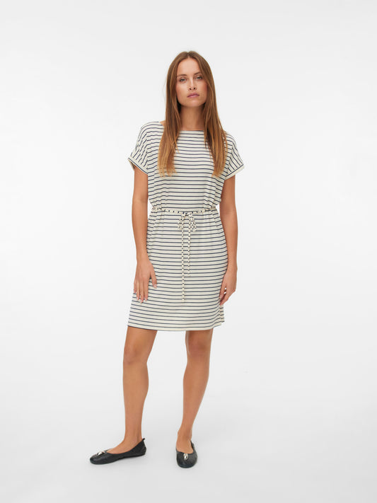 VERO MODA Γυναικείο Φόρεμα Ριγέ Κοντομάνικο με Ζώνη Εκρού-Μαύρο μπροστινή όψη