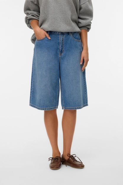 VERO MODA Βερμούδα Τζιν Κανονική Εφαρμογή Medium Blue Denim μπροστινή όψη