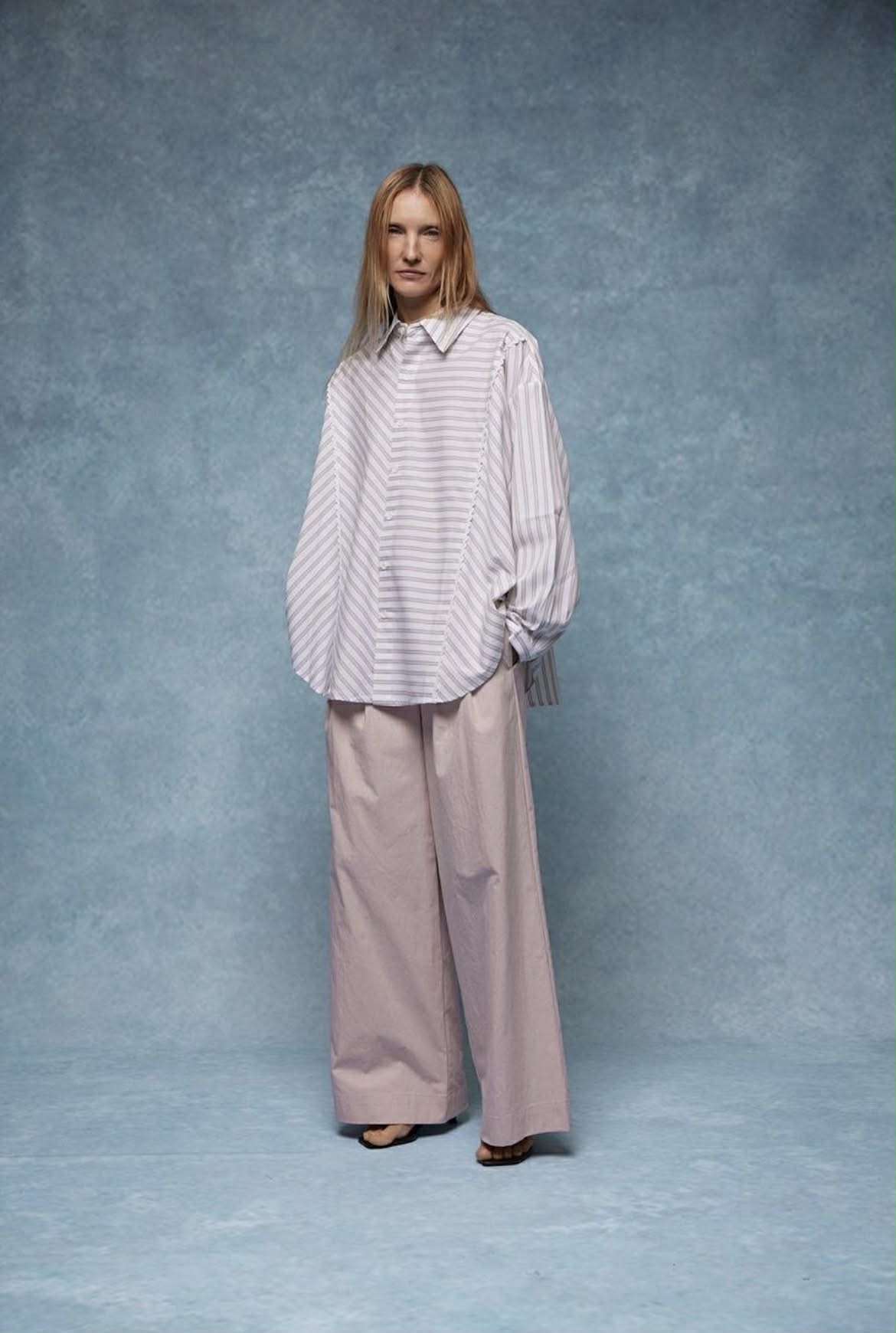 GIOYA πουκάμισο oversized μπεζ ριγέ - full body