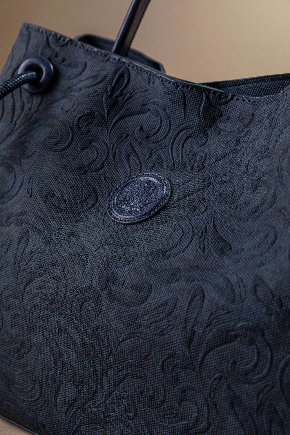 Τσάντα Ώμου με Ανάγλυφο Print