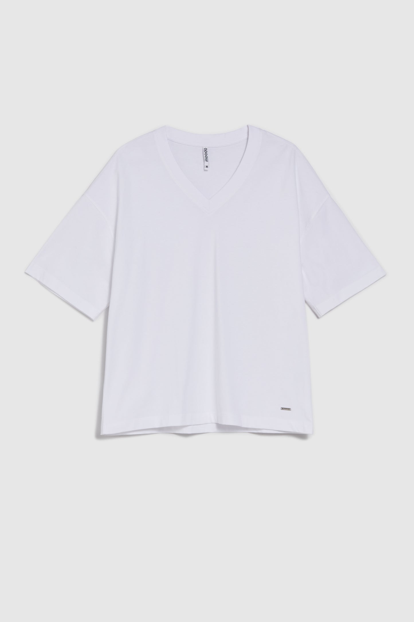 MOODO λευκό basic t-shirt, επίπεδη φωτογραφία, V λαιμόκοψη, μανίκι μέχρι τον αγκώνα, ριχτοί ώμοι, 100% cotton