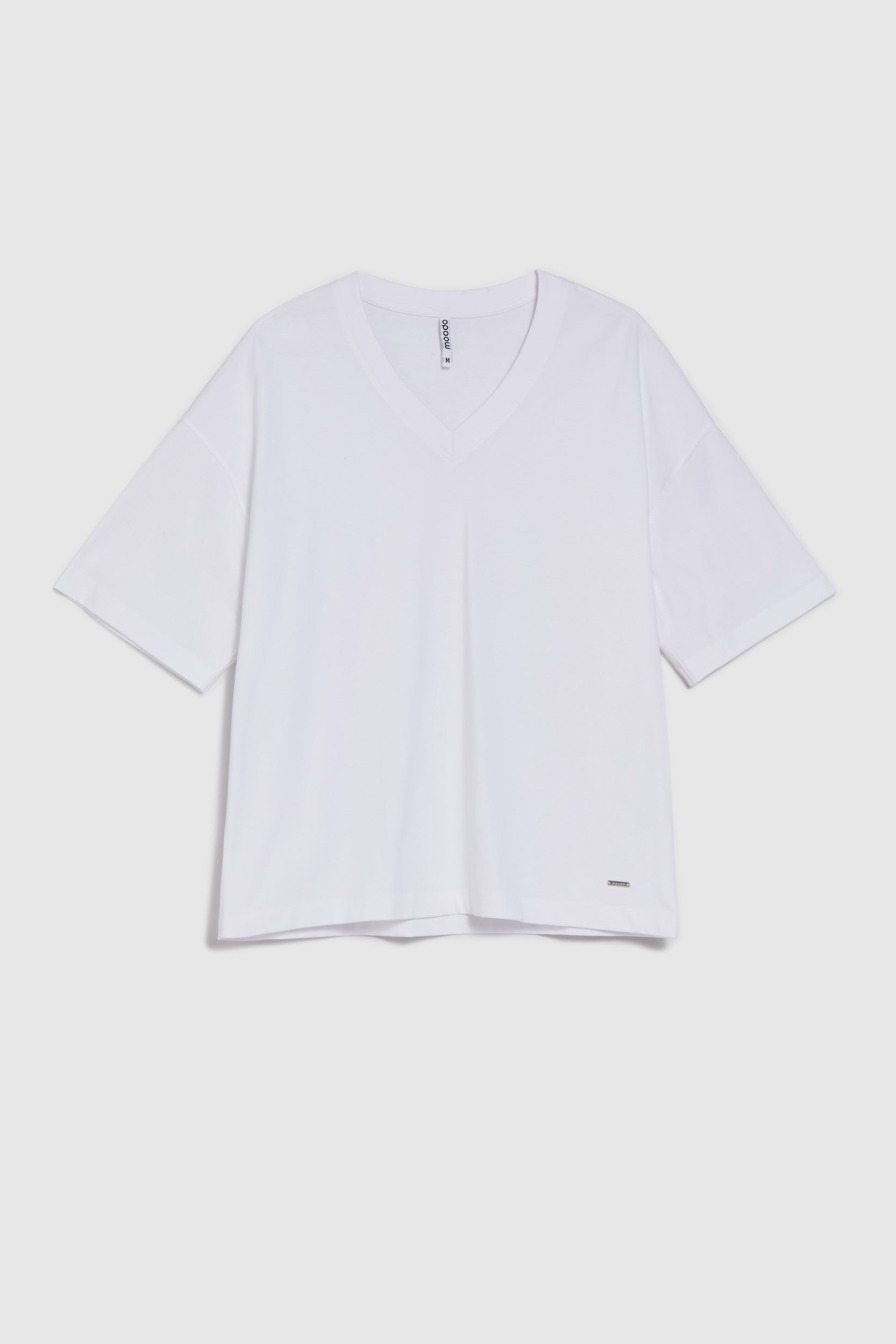 MOODO λευκό basic t-shirt, επίπεδη φωτογραφία, V λαιμόκοψη, μανίκι μέχρι τον αγκώνα, ριχτοί ώμοι, 100% cotton