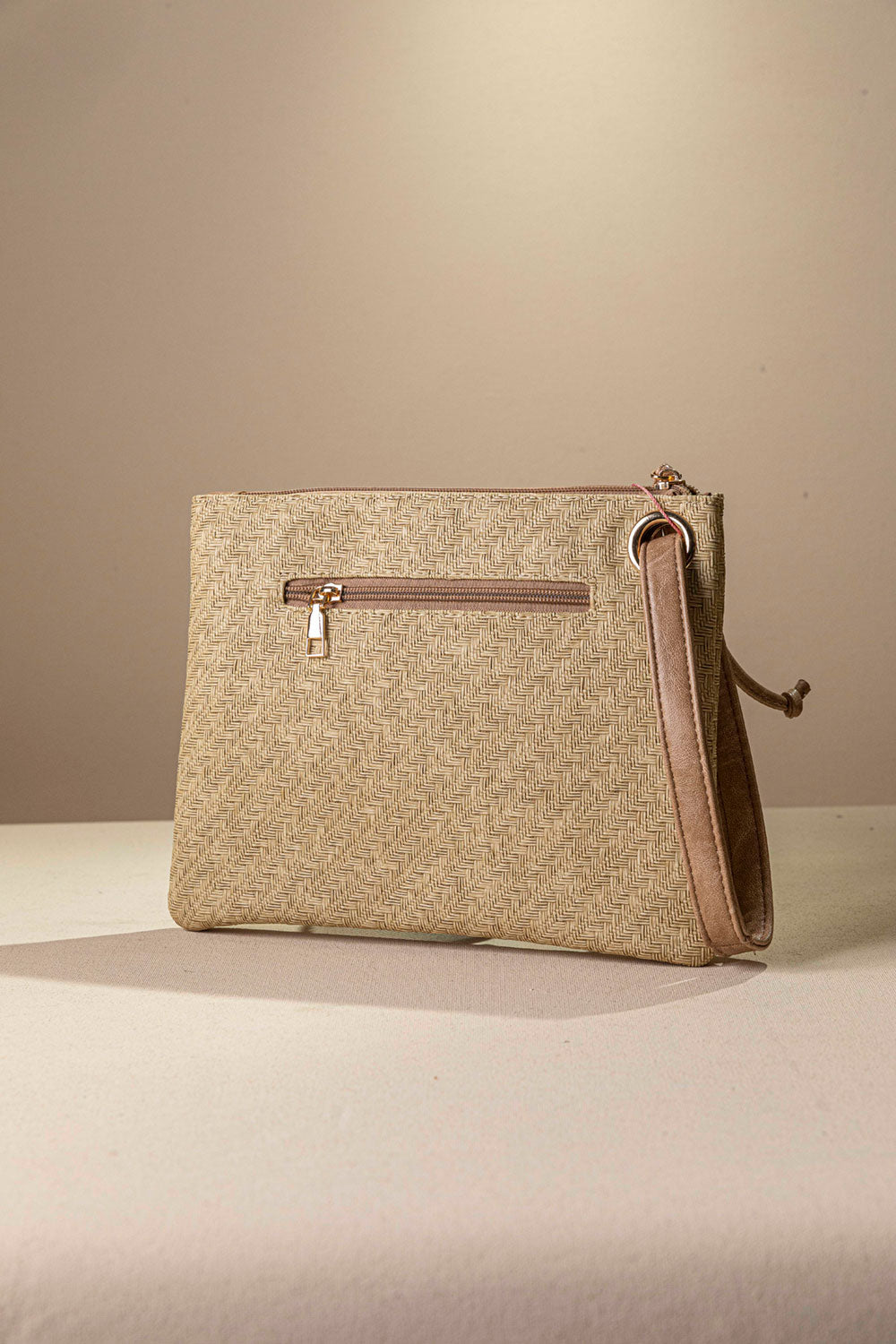 Τσαντάκι/νεσεσέρ με υφή ψάθας