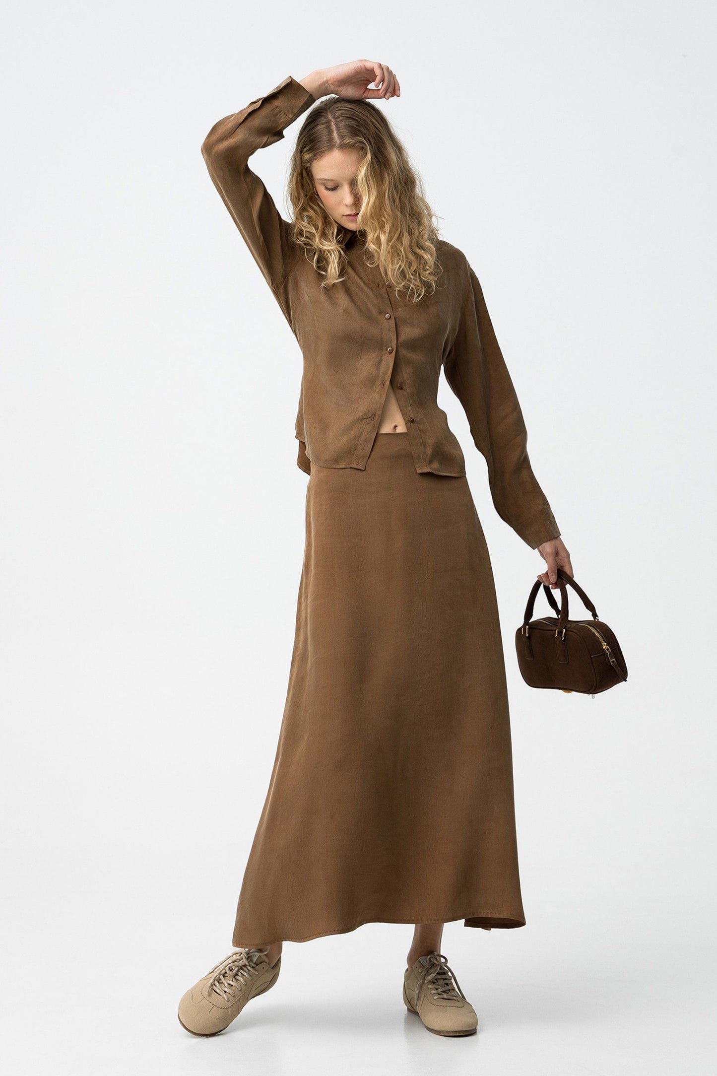 Tiffosi Midi Φούστα Flowy Regular Fit ολόσωμη εμφάνιση μοντέλο σε styling πόζα