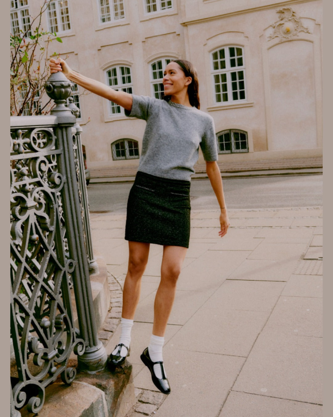 Κοντομάνικο Πλεκτό Τοπ με Στολίδι στο Γιακά