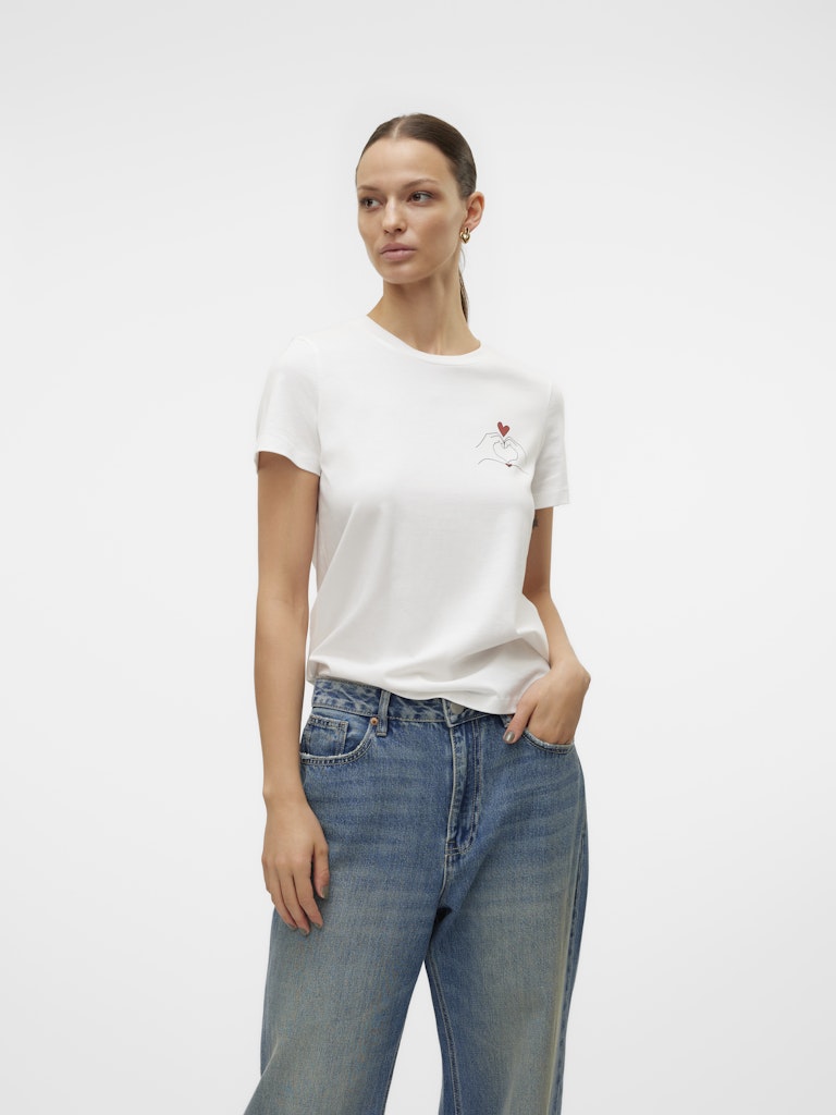 VERO MODA σε t-shirt με τύπωμα HEART OF HANDS, 100% organic cotton, κοντό μανίκι.